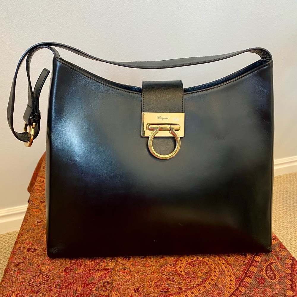Vintage Salvatore Ferragamo AQ21 with COA